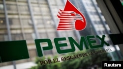 El logo de Petróleos Mexicanos (Pemex) en la sede de la empresa estatal, en la Ciudad de México. (REUTERS/Raquel Cunha)