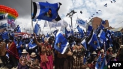 Simpatizantes de Luis Arce, candidato del MAS, se manifiestan en la Ciudad de El Alto. (AIZAR RALDES / AFP)