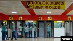 Punto de control de inmigración en el aeropuerto internacional de La Habana. 