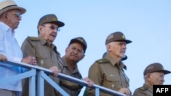 Raúl Castro, José Ramón Machado Ventura, Leopooldo Cintra Frias, Ramiro Valdéz y Guillermo García Frías.