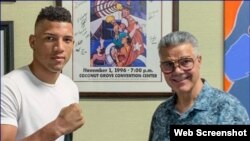 David Osvary Morrell, a la izquierda, representado por Warriors Boxing. (Captura de imagen/World Boxing News)