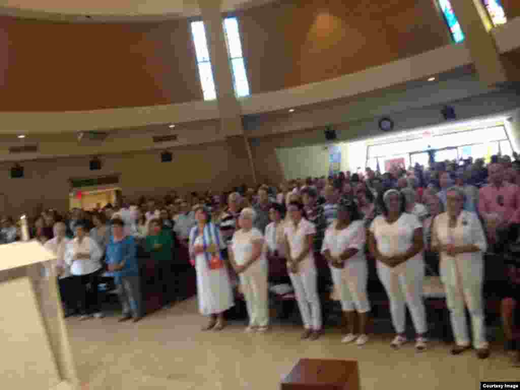 Misa en la Ermita por los cubanos varados en Costa Rica.