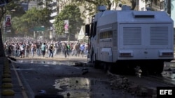 Manifestantes participan en una protesta contra el Gobierno de Nicolás Maduro