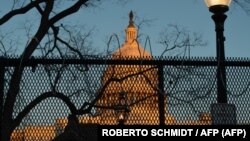 Un cerco de seguridad en torno al Capitolio, en la ciudad de Washington, DC. 