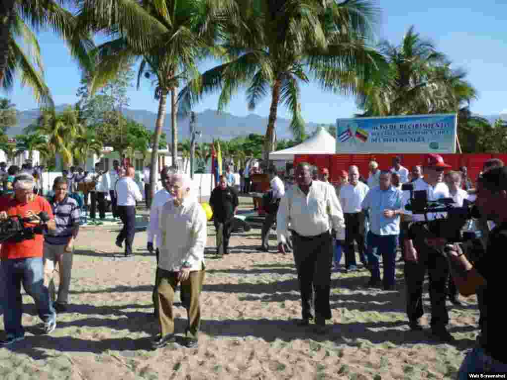 Ramiro Valdes en Playa Siboney al arribo del cable ALBA1