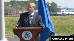 Senador Bob Menendez por New Jersey.