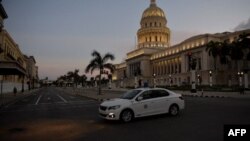 Una patrulla de la policía en La Habana. (Foto: Yamil Lage/AFP/Archivo).