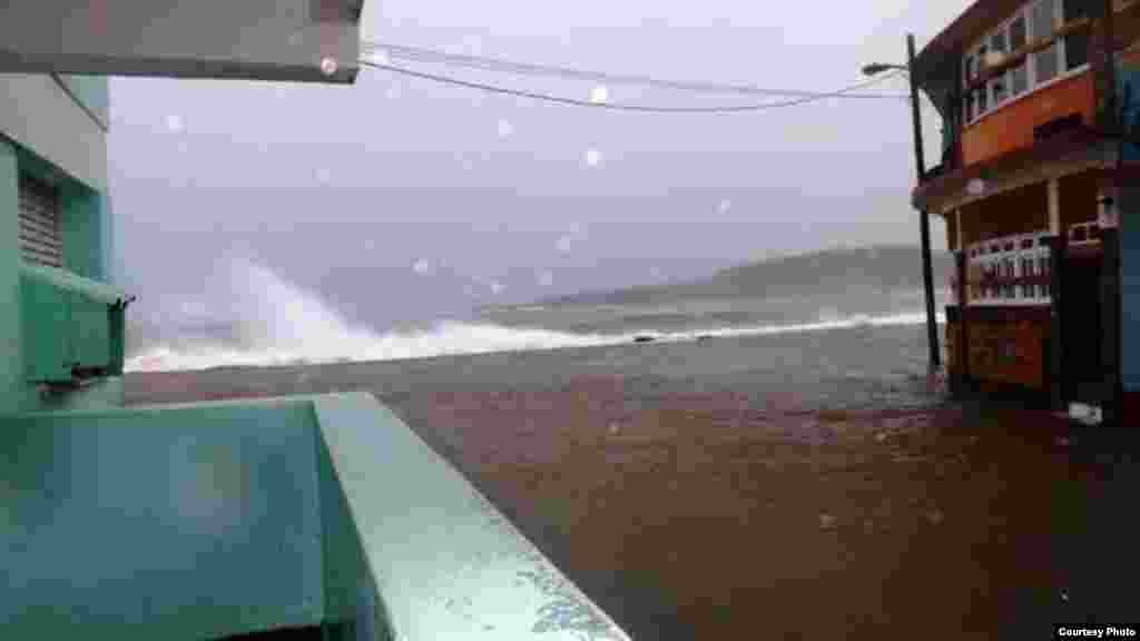 La esquina de la calle Coroneles Galano con la Avenida Malecón. Facebook Radio Baracoa