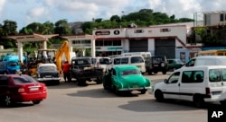 Foto Archivo. Una gran cola en la gasolinera. AP Photo/Ismael Francisco