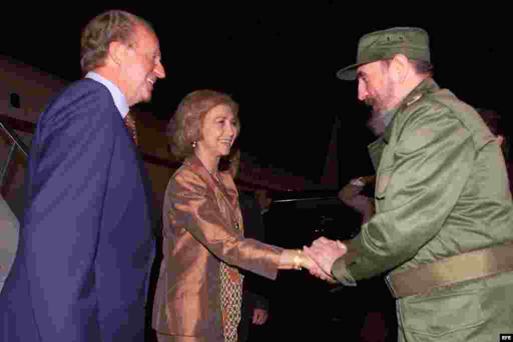 FIDEL CASTRO SALUDA A LA REINA DOÑA SOFIA