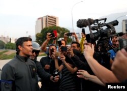 Leopoldo López liberado en el Fuerte La Carlota.