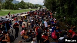 La caravana de inmigrantes que avanza hacia la frontera con Estados Unidos, en Huixtla, México, el 21 de noviembre de 2024. REUTERS/José Torres.