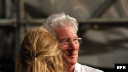 Richard Gere asiste al concierto.