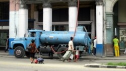 Sin agua edificios en La habana y sin una respuesta efectiva de las autoridades.