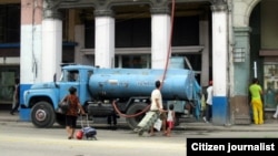 Sin agua edificios en La habana y sin una respuesta efectiva de las autoridades.