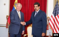 Thomas Shannon y Nicolás Maduro reunidos en Miraflores. Caracas.