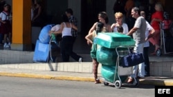 Cubanos residentes en EEUU arriban al Aeropuerto José Martí de La Habana. (Archivo)