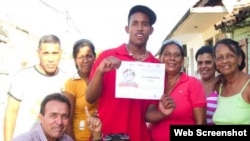 Ronald Bolaños fue homenajeado por su buena actuación en el Campeonato Panamericano de Béisbol Sub-18 de 2014.