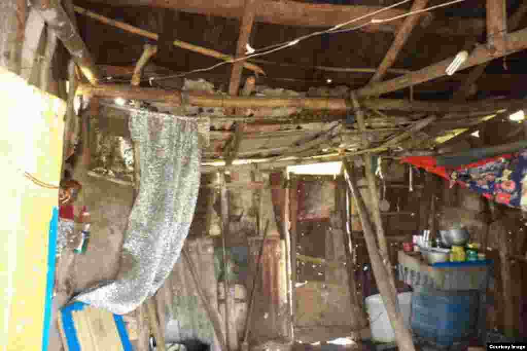 Interior de una vivienda periférica del reparto La Unión, Bayamo (Foto: Marelys Fonseca Viltres)