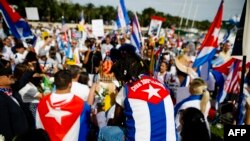 Foto Archivo. Cubanoamericanos participan en una protesta en Miami en noviembre de 2021. Eva Marie UZCATEGUI / AFP