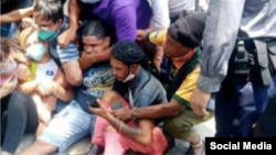 Algunos de los detenidos durante la protesta pacífica del 30 de abril, en la calle Obispo de La Habana Vieja (Fotos: Cubalex)