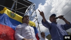 Antonio Ledezma (i), alcalde mayor de Caracas, y Daniel Ceballos (d), alcalde de San Cristóbal.