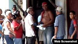 Reporta Cuba. Cola en Manzanillo.