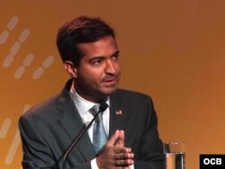 Congresista federal Carlos Curbelo en Lima, Perú.