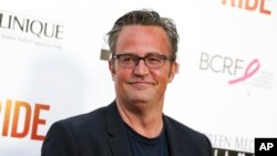 Matthew Perry aparece en el estreno de "Ride" en Los Ángeles el 28 de abril de 2015. (Foto de Rich Fury/Invision/AP, Archivo)