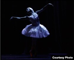 La prima ballerina Rosario Suárez "Charin". Foto: ©Pedro Portal, cortesía.