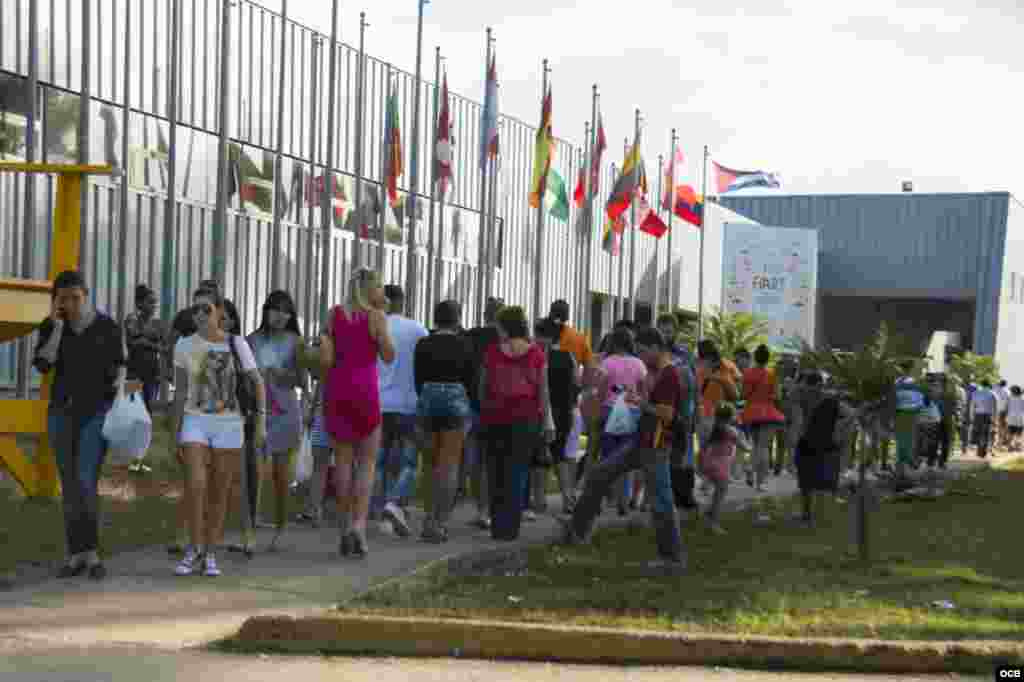 Asistencia concurrida de cubanos a la FIART 2016, Habana, Cuba.