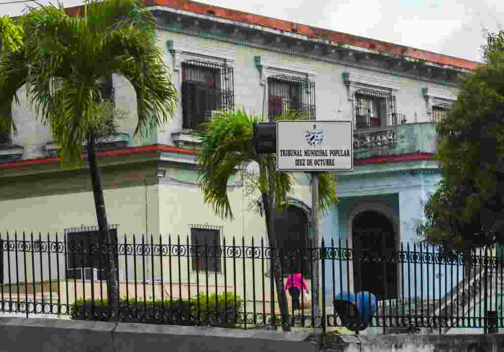 Tribunal Popular de 10 de Octubre, donde se juzga a los manifestantes del 11J de La G&#252;inera, en La Habana. ( YAMIL LAGE / AFP)