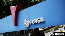 Una estación de gas en Caracas, Venezuela, exhibe un logo de la petrolera estatal PDVSA. Foto: REUTERS | Iván Alvarado.