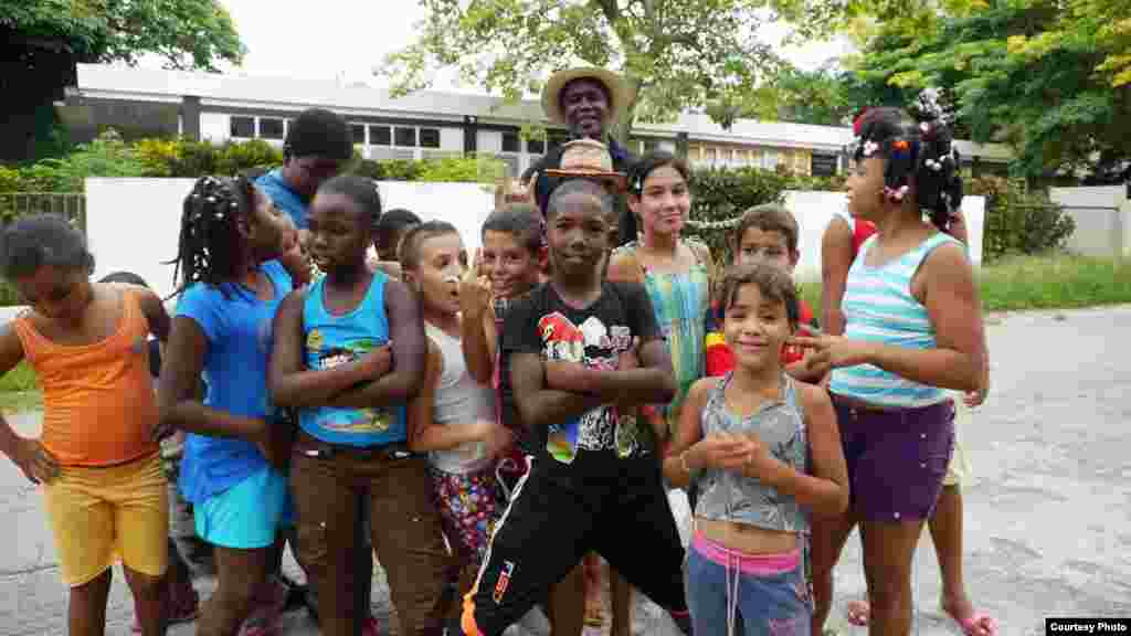 Fiesta con los niños de Alamar