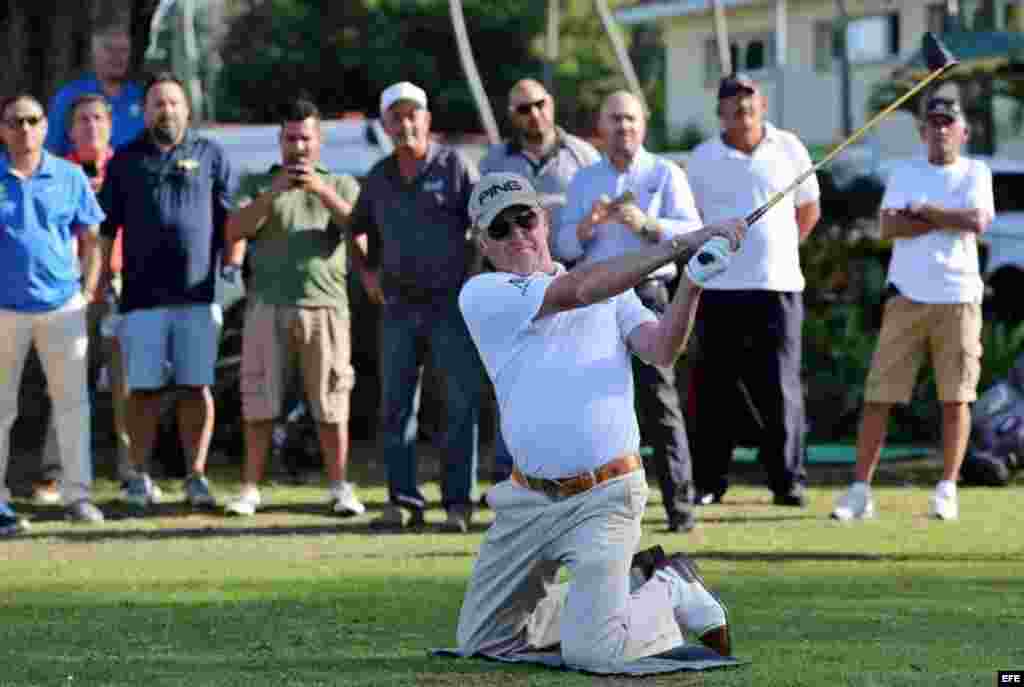 Miguel Ángel Jiménez jugó con aficionados cubanos un torneo de nueve hoyos en el Club de Golf de Capdevila, en La Habana. &nbsp;