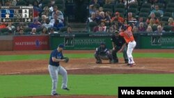 Primer imparable de Yulieski Gurriel en el estadio de los Astros de Houston.