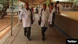 Los médicos cubanos secuestrados en Kenia, Assel Herrera Correa (izquierda) y Landy Rodríguez Hernández. (Foto: Twitter)