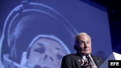 Buzz Aldrin durante una conferencia en el marco de la cuarta edición del Campus Party que se desarrolla en la capital mexicana. 