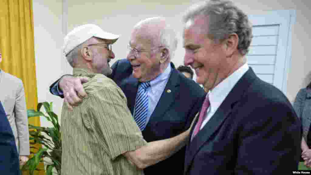 Alan Gross con el congresis Patrick Leahy