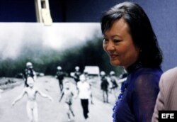 Kim Phuc, la vietnamita que fue fotografiada desnuda mientras huía de un ataque de napalm.