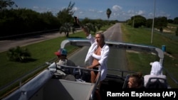 Turistas rusos en la ciudad de Varadero, Cuba, el miércoles 29 de septiembre de 2021. (AP / Ramón Espinosa) 