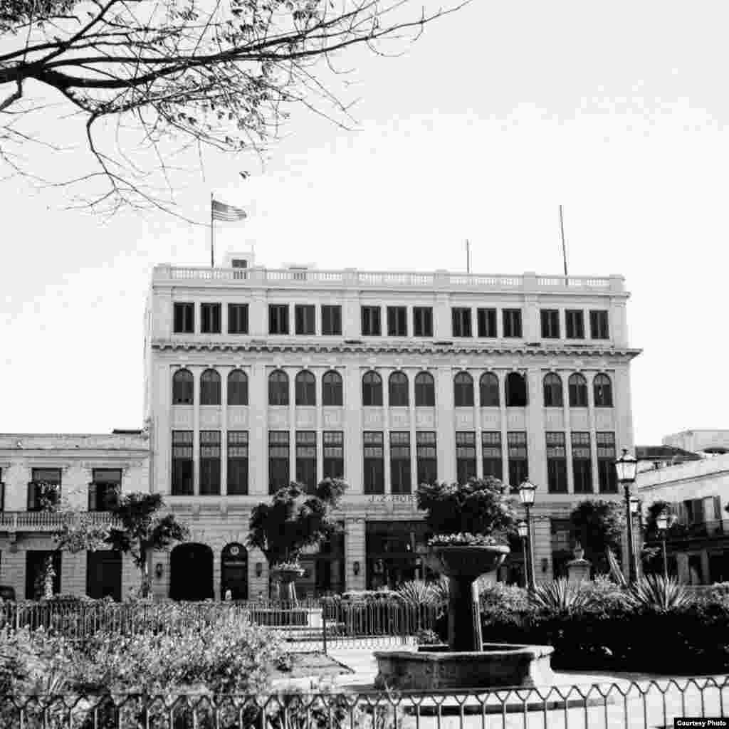 Oficinas de la misión diplomática de EEUU en Cuba en 1923. Edificio Horter, calle Obispo e/ Oficios y Baratillo. Construido en 1917, albergó las oficinas diplomáticas estadounidenses hasta 1953.