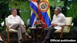 Financial Times aseguró que el viaje de Santos a Cuba, implicaba una misión especial para convencer a La Habana de apoyar una iniciativa diplomática regional para la crisis en Venezuela. Foto Oficial Presidencia de Colombia.