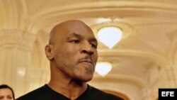 El excampeón del mundo de los pesos pesados Mike Tyson cuando visitaba el Parlamento en Bucarest (Rumanía) el 5 de octubre de 2016.