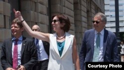 Jeffrey DeLaurentis y Roberta Jacobson fueron parte de la delegación estadounidense que paseó por La Habana.