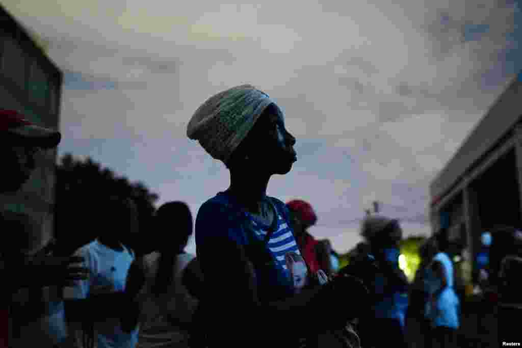 Cientos de personas salieron a las calles el pasado fin de semana para protestar por los continuos cortes de electricidad y los retrasos con la canasta básica. Diez días después, este es el panorama / Foto: Alexandre Meneghini (Reuters)