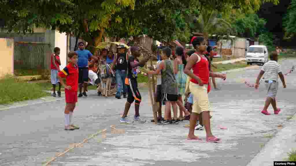 Fiesta con los niños de Alamar