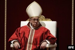 El papa Francisco celebra la Pasión del Señor