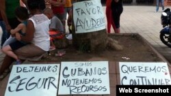 Cubanos varados en Turbo, Colombia, piden ayuda para continuar camino a EEUU.