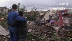 Cubanos impactados ante la destrucción causada por tornado